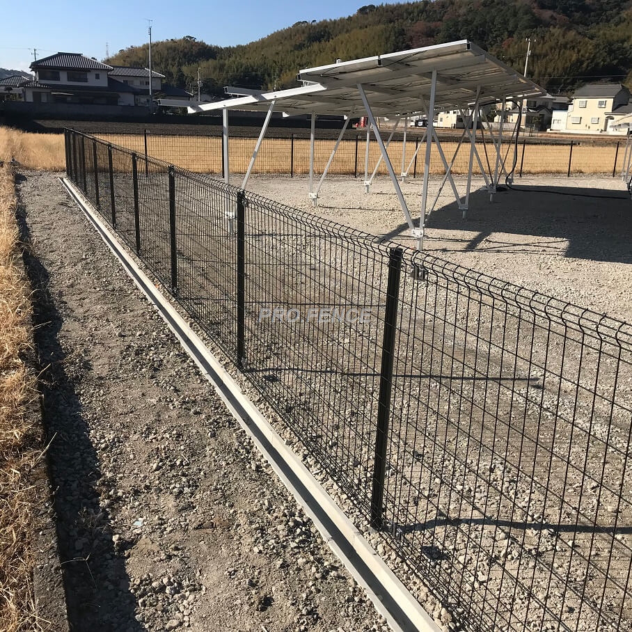 C-shaped welded wire mesh fence (1)