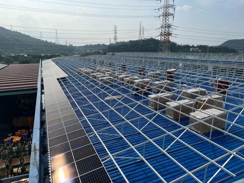 Sistem pemasangan solar bumbung aluminium (1)