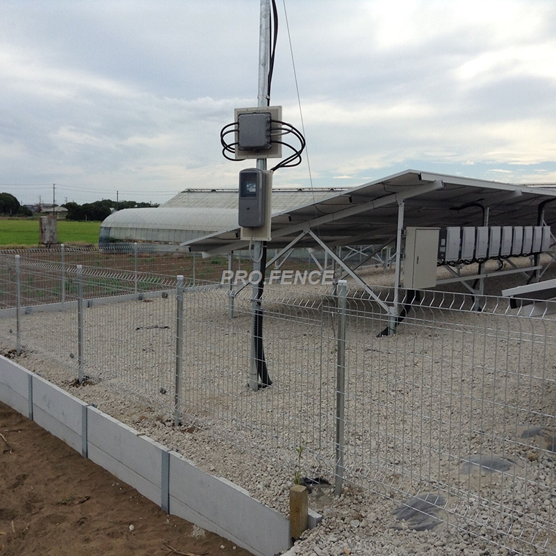 Gard-de-plasă-sudată-zincat-în-formă-M-pentru-plante-solare