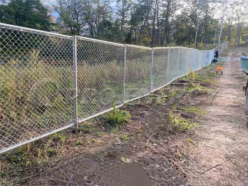 Backyard framed chain link barriers Backyard framed chain link barriers