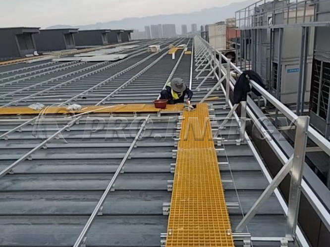 Clamp-On Metal Roof Solar Guardrail Clamp-On Metal Roof Solar Guardrail
