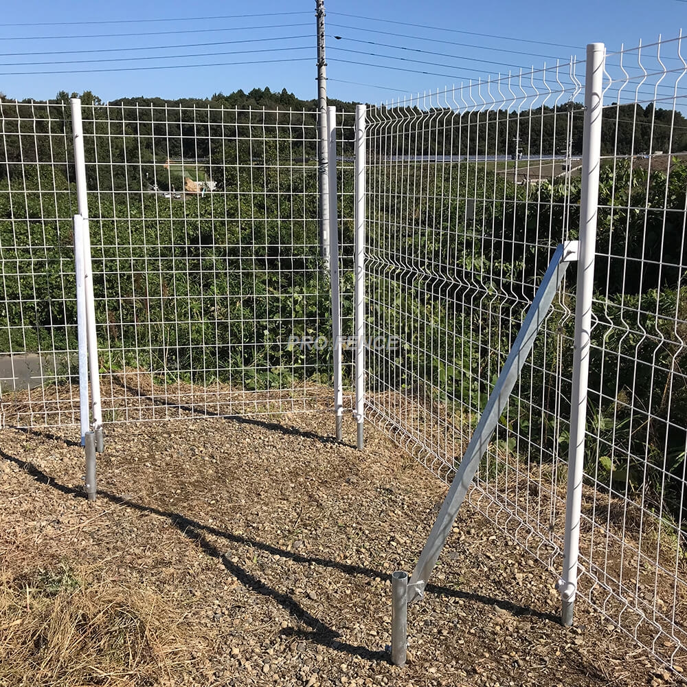 M-shaped welded wire mesh fence (8)