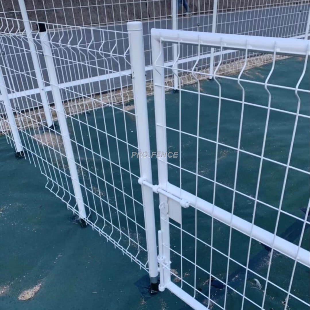 M-shaped Galvanized Welded Mesh Fence (One-piece Post) (3)