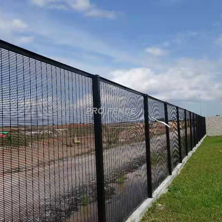 358 High security wire mesh fence for prison military application (1)