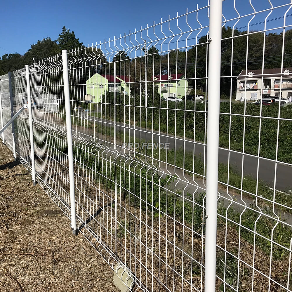 M-shaped welded wire mesh fence (7)